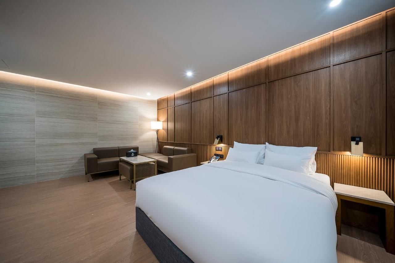 Brown Dot Hotel Pyeonghwa Plaza Мокпо Екстериор снимка
