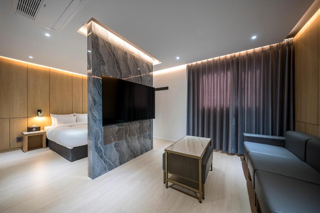 Brown Dot Hotel Pyeonghwa Plaza Мокпо Екстериор снимка