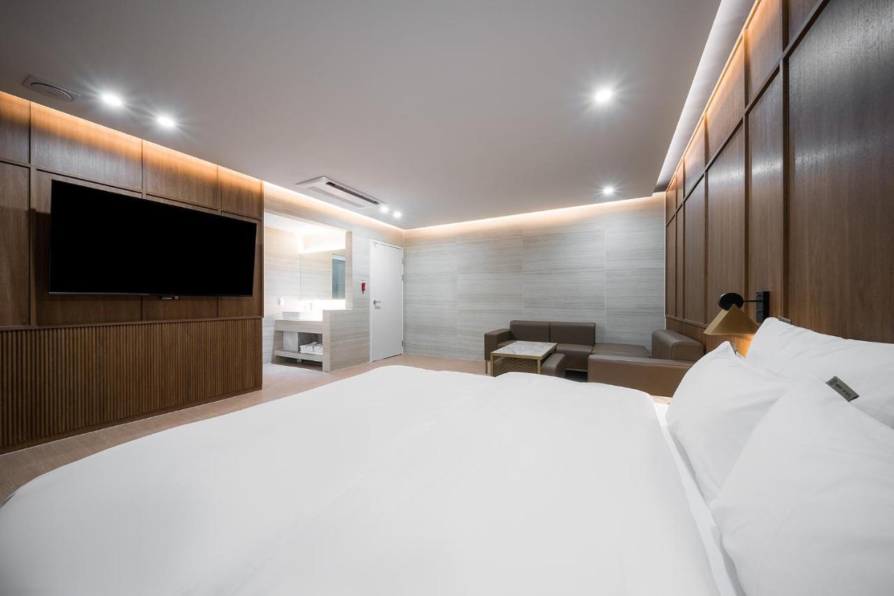 Brown Dot Hotel Pyeonghwa Plaza Мокпо Екстериор снимка